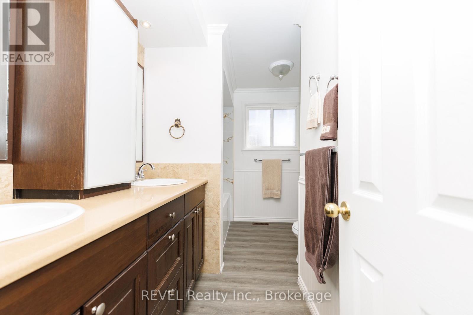 775 Greg Drive, Burlington (Shoreacres), Ontario  L7L 5G1 - Photo 12 - W12774390