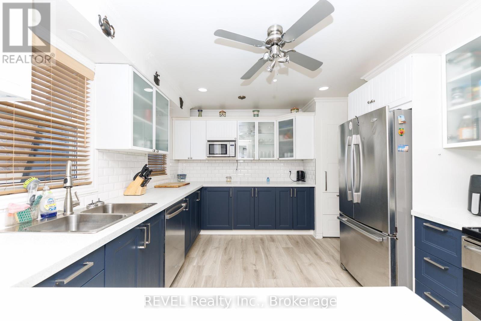 775 Greg Drive, Burlington (Shoreacres), Ontario  L7L 5G1 - Photo 5 - W12774390