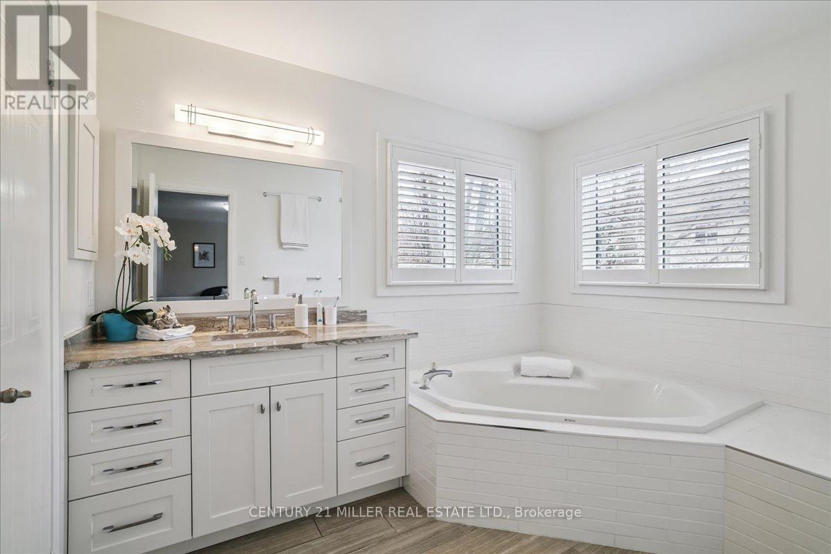 2356 Mowat Avenue, Oakville (Ro River Oaks), Ontario  L6H 5X3 - Photo 19 - W12898392