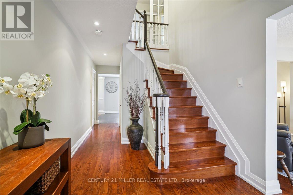 2356 Mowat Avenue, Oakville (Ro River Oaks), Ontario  L6H 5X3 - Photo 5 - W12898392