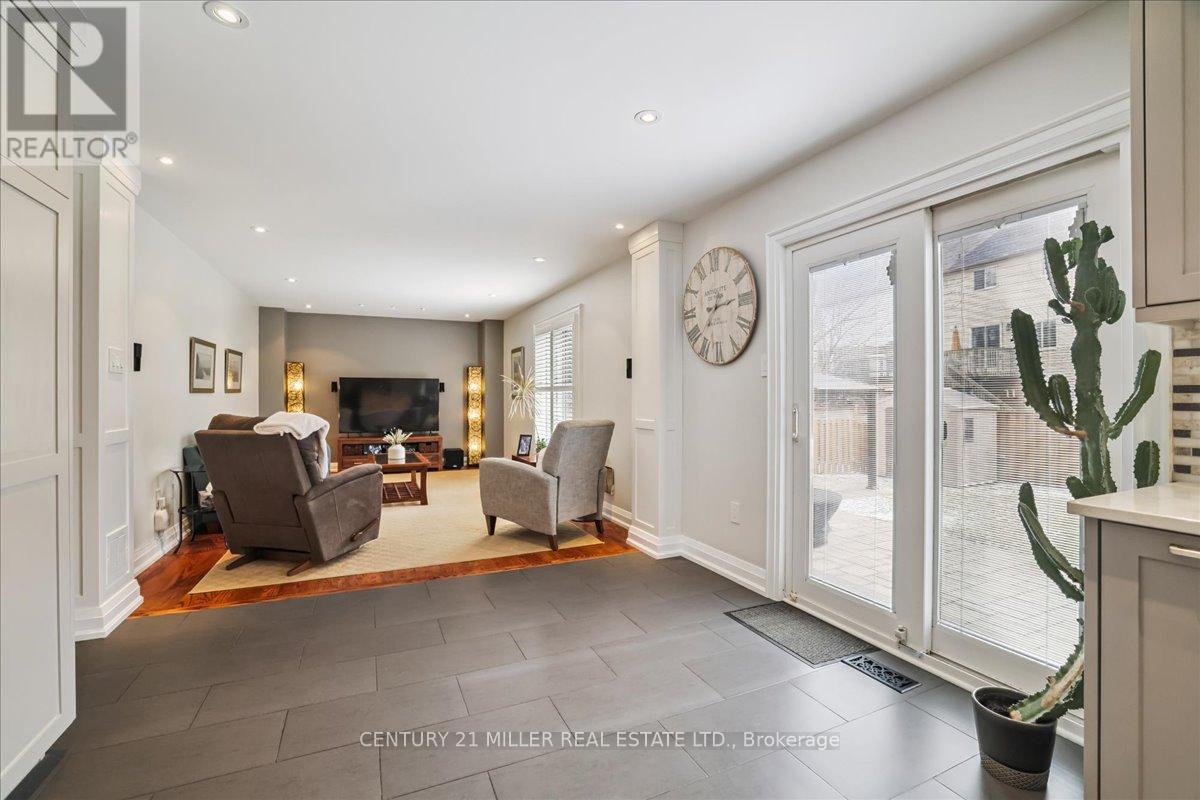 2356 Mowat Avenue, Oakville (Ro River Oaks), Ontario  L6H 5X3 - Photo 9 - W12898392