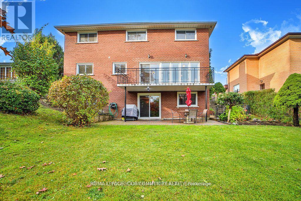 21 Disan Court, Toronto (Thistletown-Beaumonde Heights), Ontario  M9V 4A5 - Photo 38 - W12898402