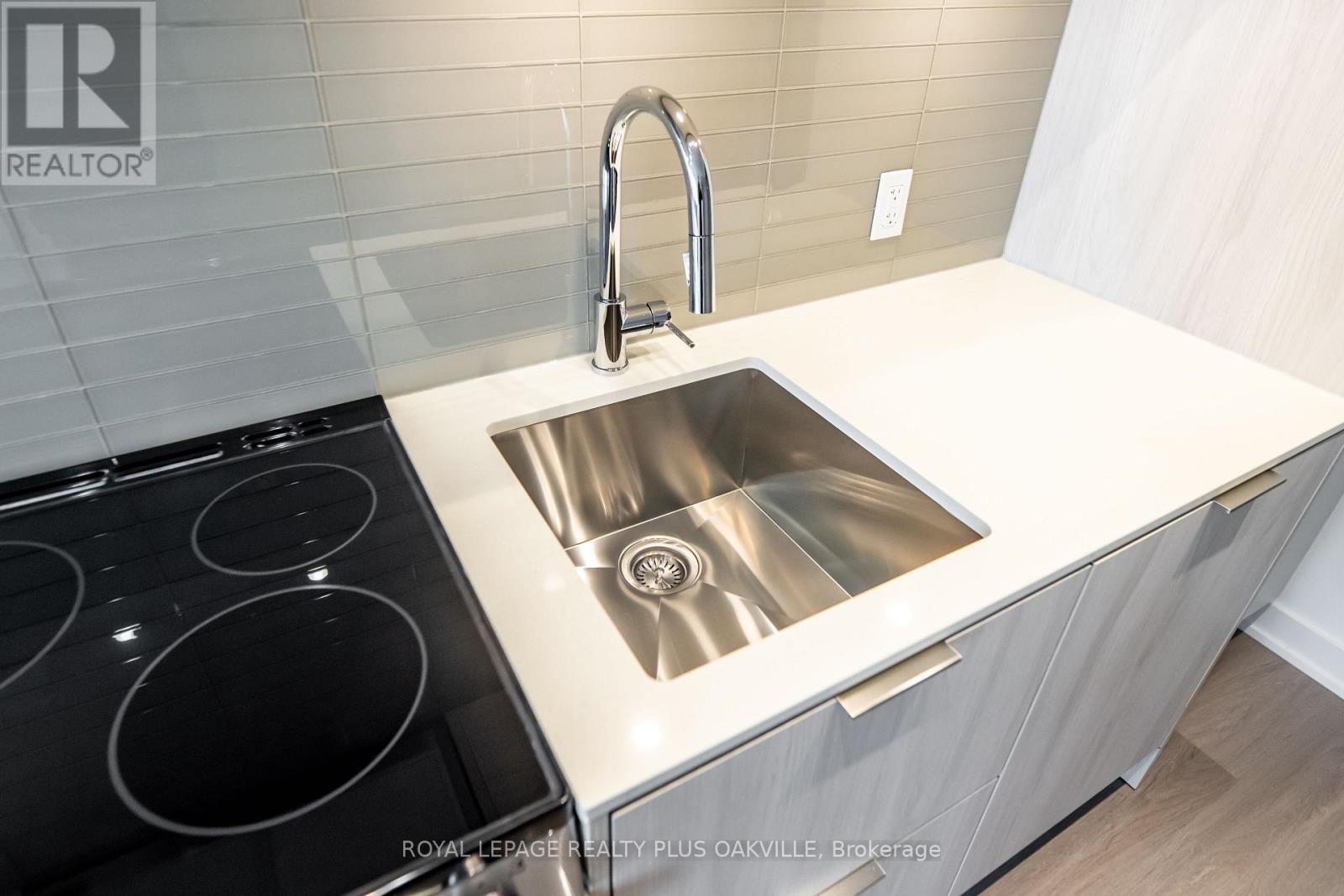 1505 - 505 Webb Drive, Mississauga (City Centre), Ontario  L5B 4A4 - Photo 10 - W12898412