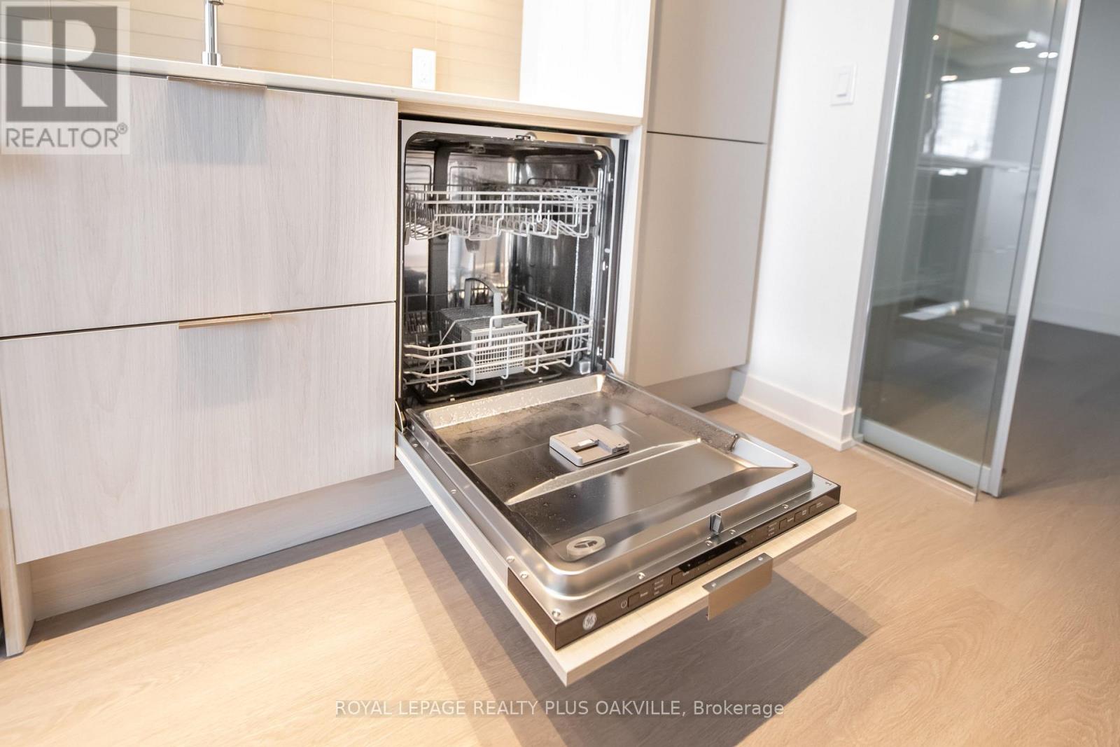 1505 - 505 Webb Drive, Mississauga (City Centre), Ontario  L5B 4A4 - Photo 15 - W12898412