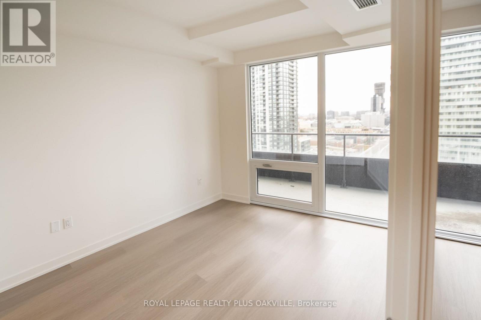 1505 - 505 Webb Drive, Mississauga (City Centre), Ontario  L5B 4A4 - Photo 18 - W12898412