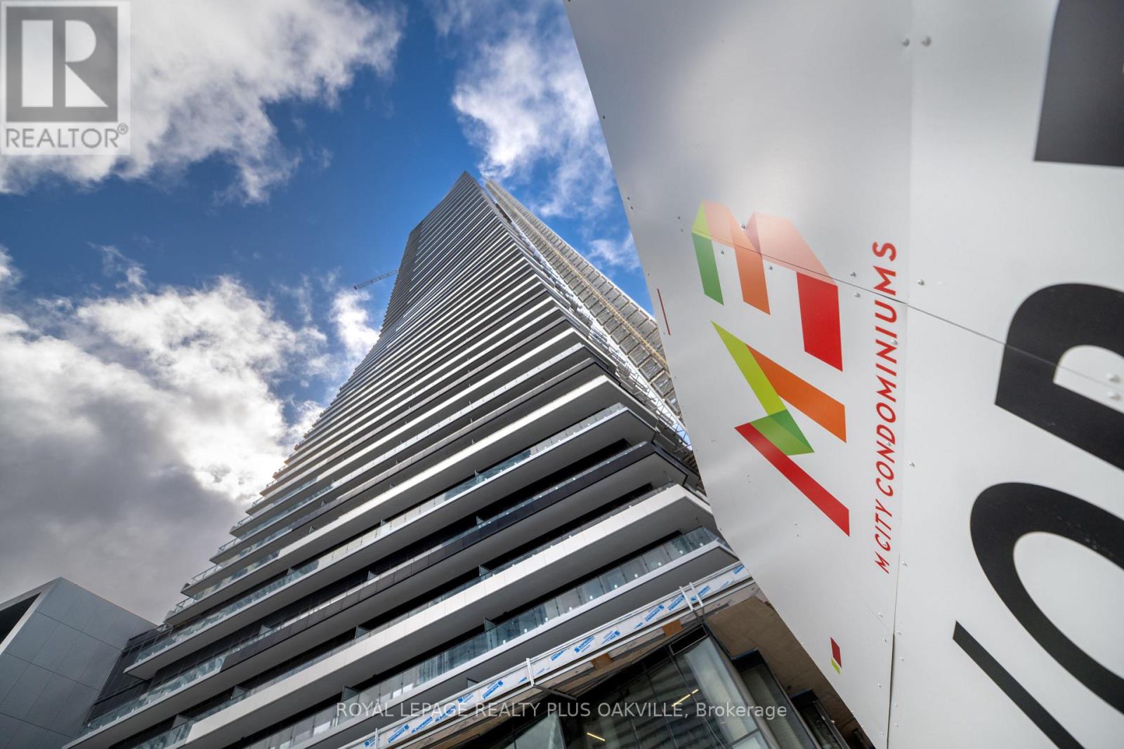 1505 - 505 Webb Drive, Mississauga (City Centre), Ontario  L5B 4A4 - Photo 2 - W12898412