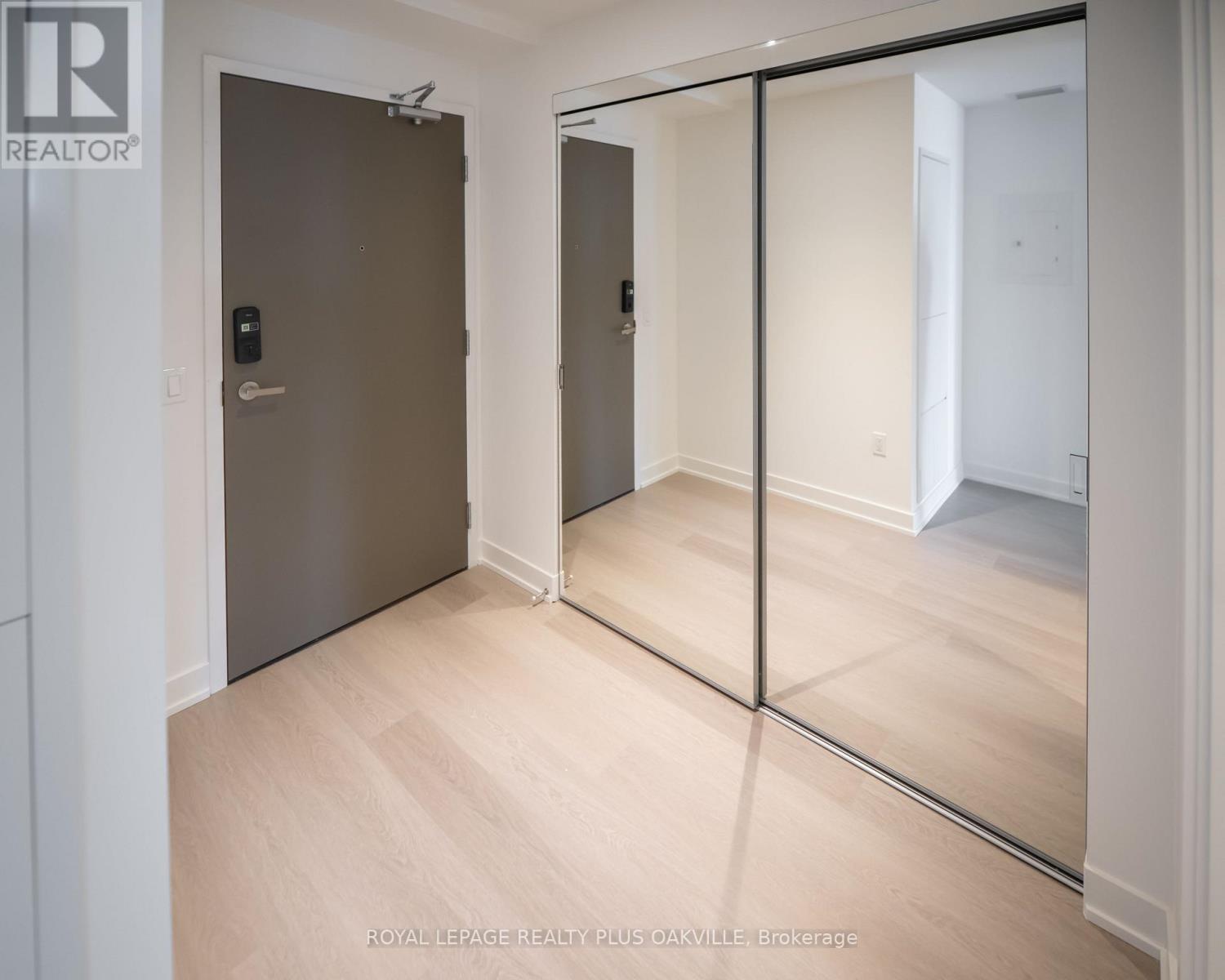 1505 - 505 Webb Drive, Mississauga (City Centre), Ontario  L5B 4A4 - Photo 4 - W12898412