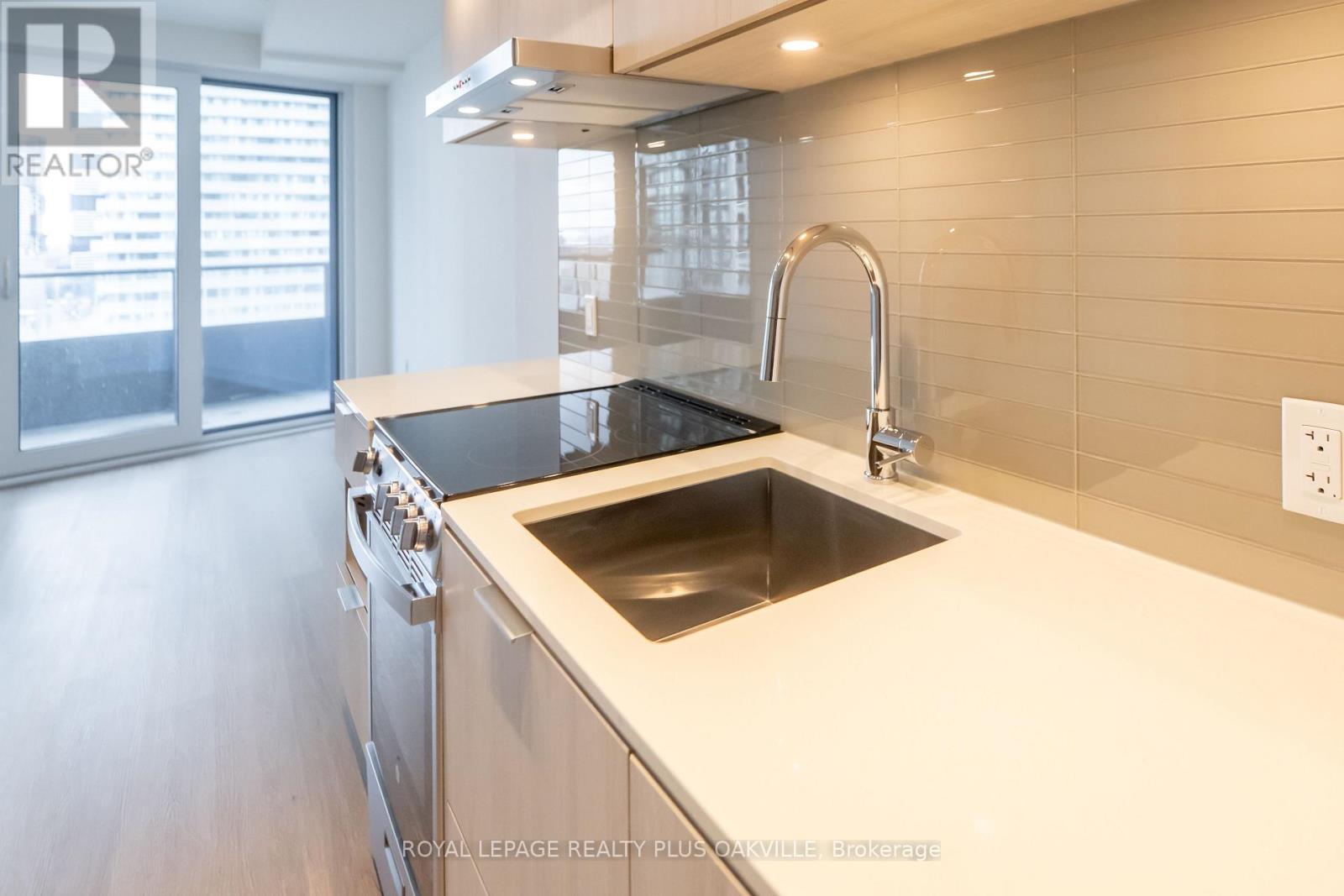 1505 - 505 Webb Drive, Mississauga (City Centre), Ontario  L5B 4A4 - Photo 9 - W12898412