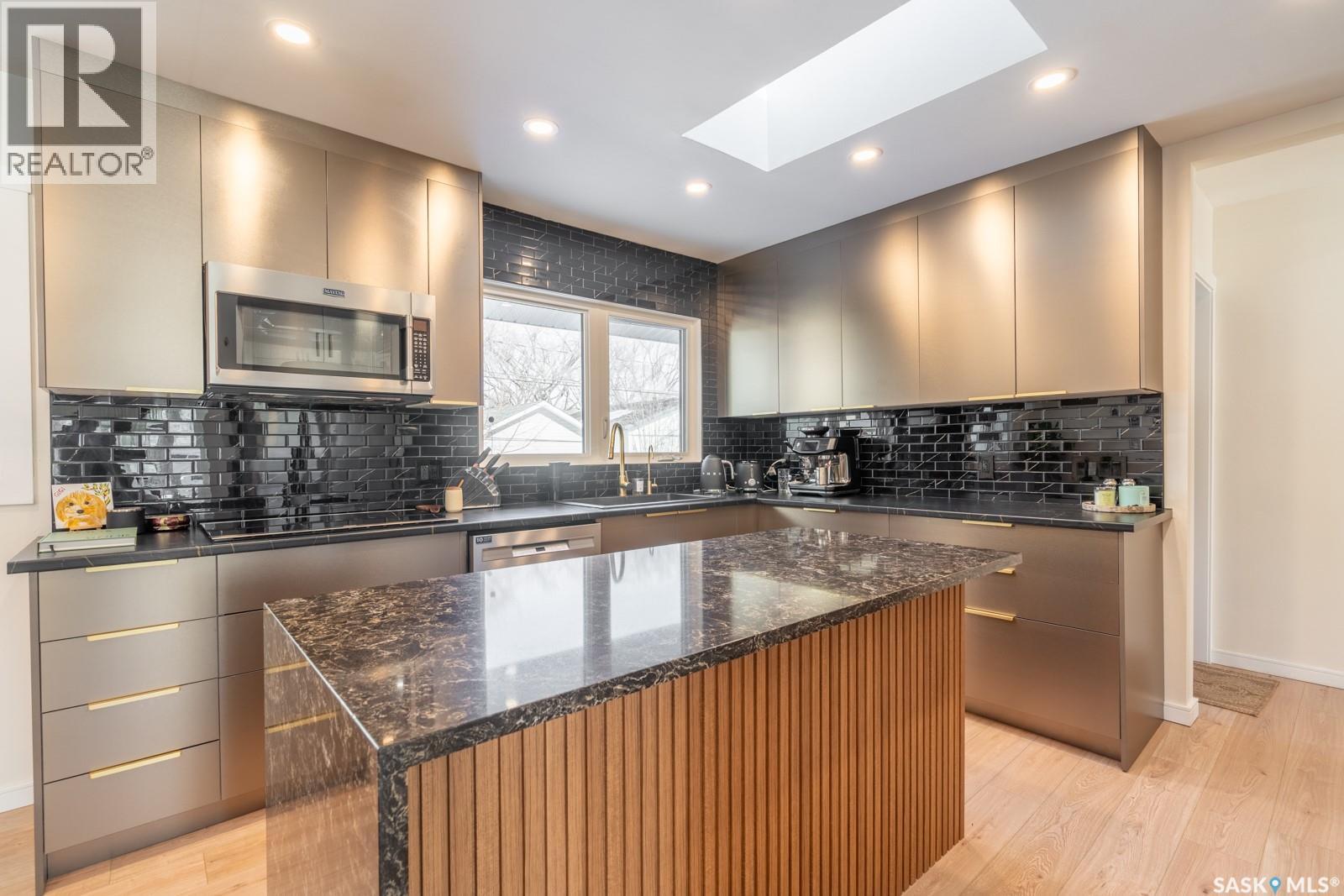 72 Dolphin Bay, Regina, Saskatchewan  S4S 4Z8 - Photo 10 - SK030551