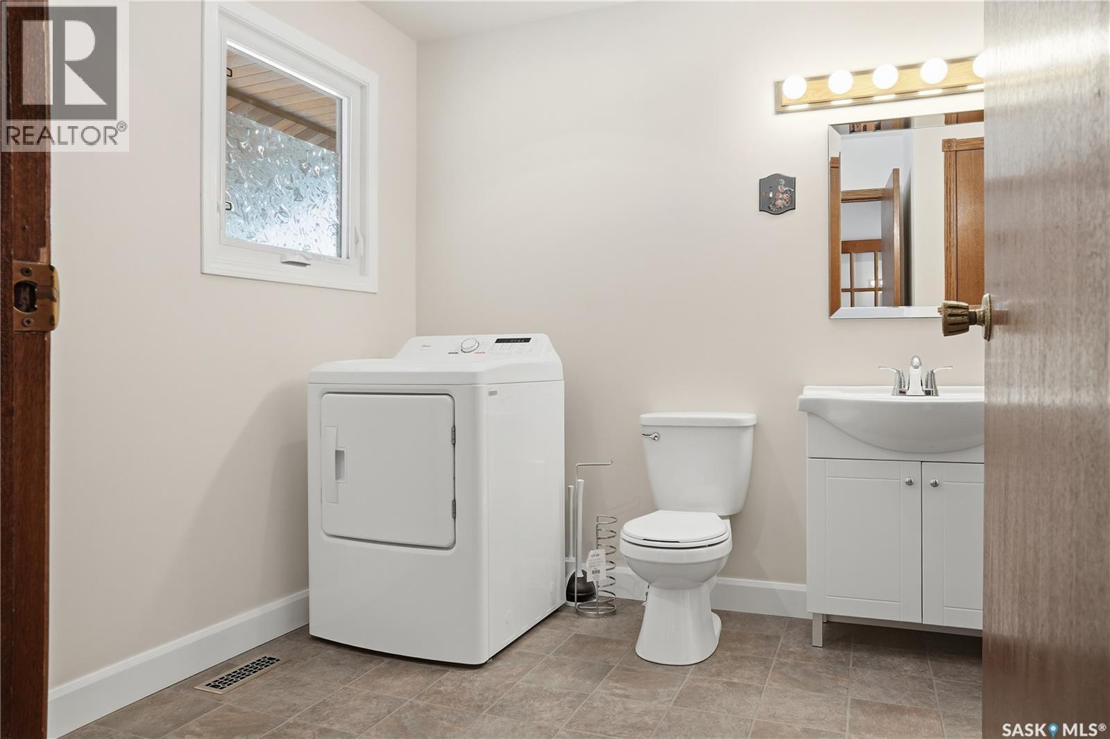 82 Burton Street, Grand Coulee, Saskatchewan  S4M 0A3 - Photo 14 - SK030507