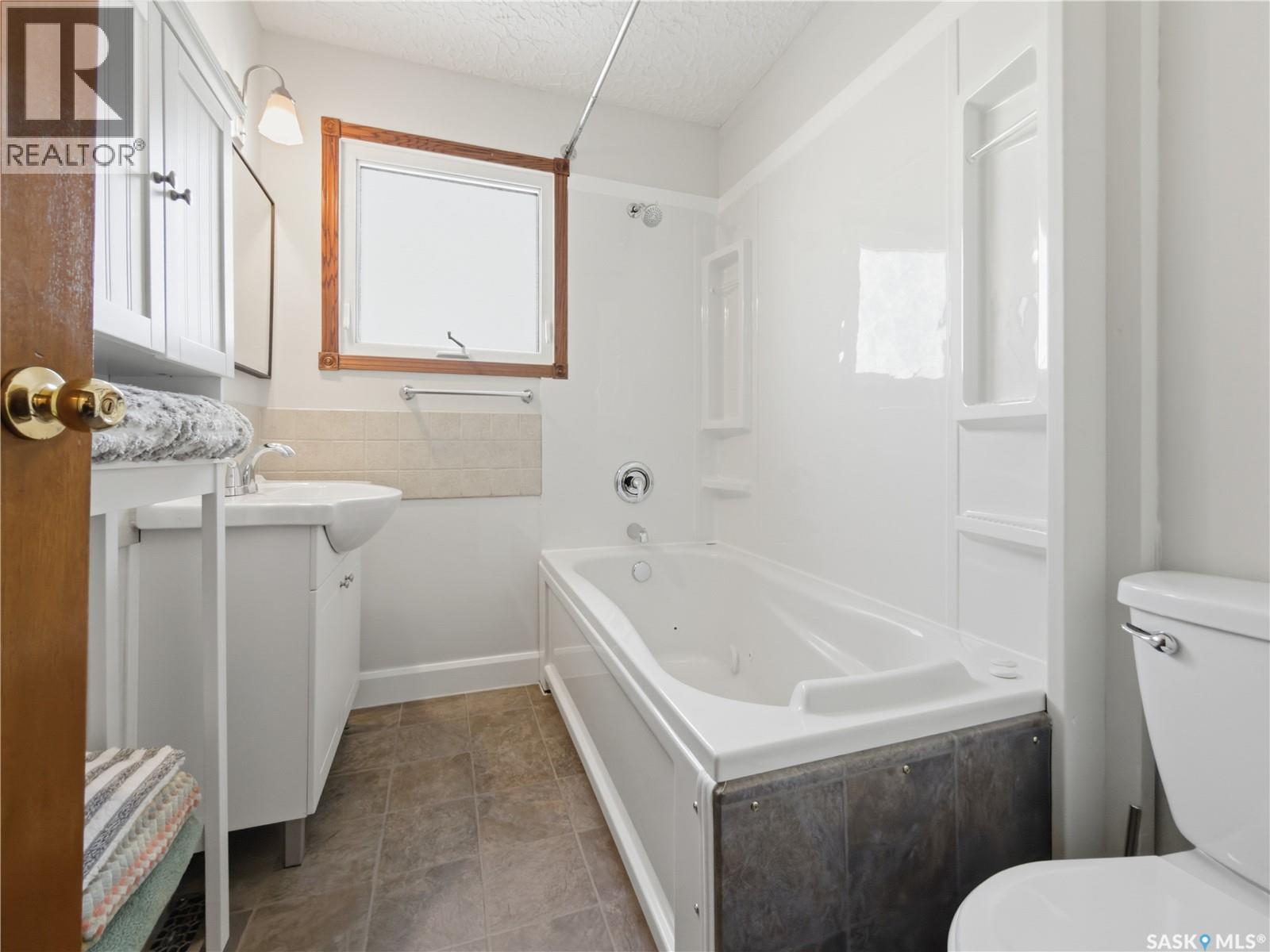 82 Burton Street, Grand Coulee, Saskatchewan  S4M 0A3 - Photo 23 - SK030507