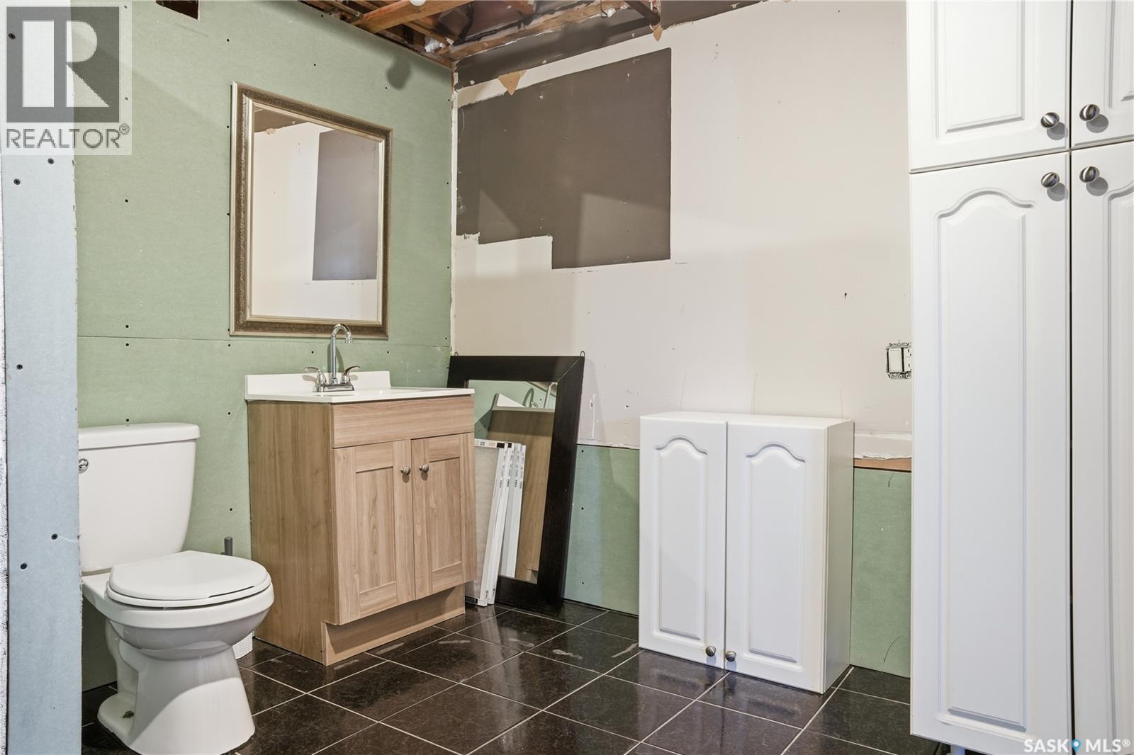 82 Burton Street, Grand Coulee, Saskatchewan  S4M 0A3 - Photo 37 - SK030507