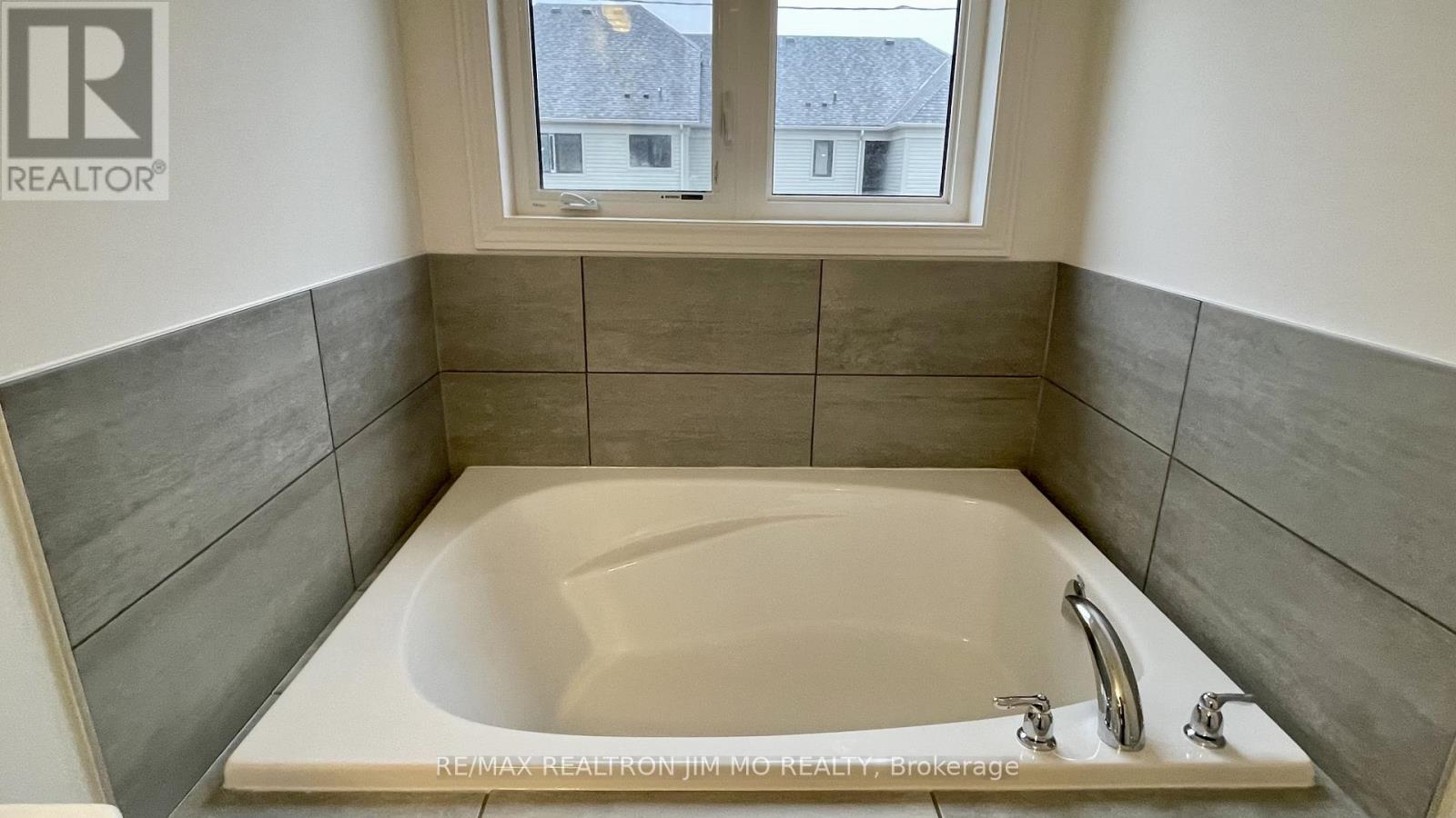 100 Sanderson Drive, Kawartha Lakes, Ontario  K9V 0S8 - Photo 34 - X12898160