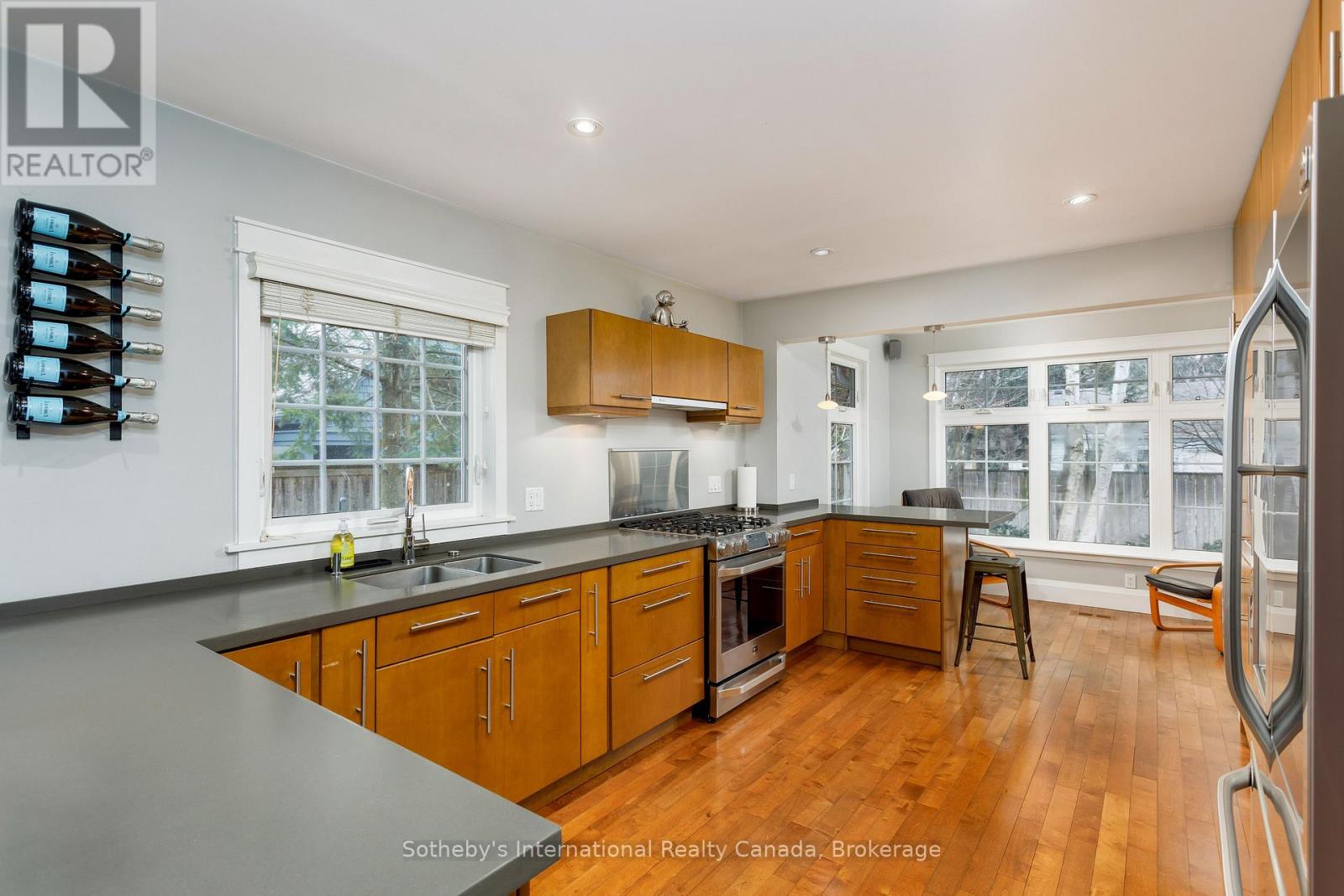 32 Anderson Street, Oakville (Co Central), Ontario  L6K 1A5 - Photo 14 - W12898434