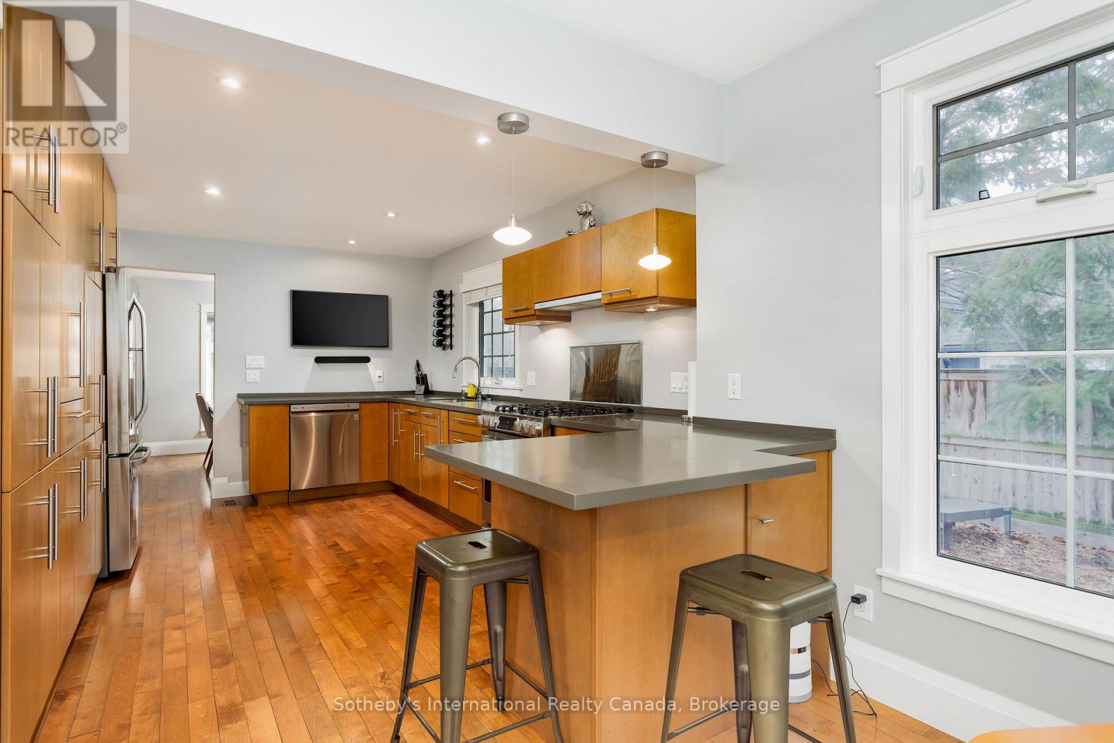 32 Anderson Street, Oakville (Co Central), Ontario  L6K 1A5 - Photo 17 - W12898434