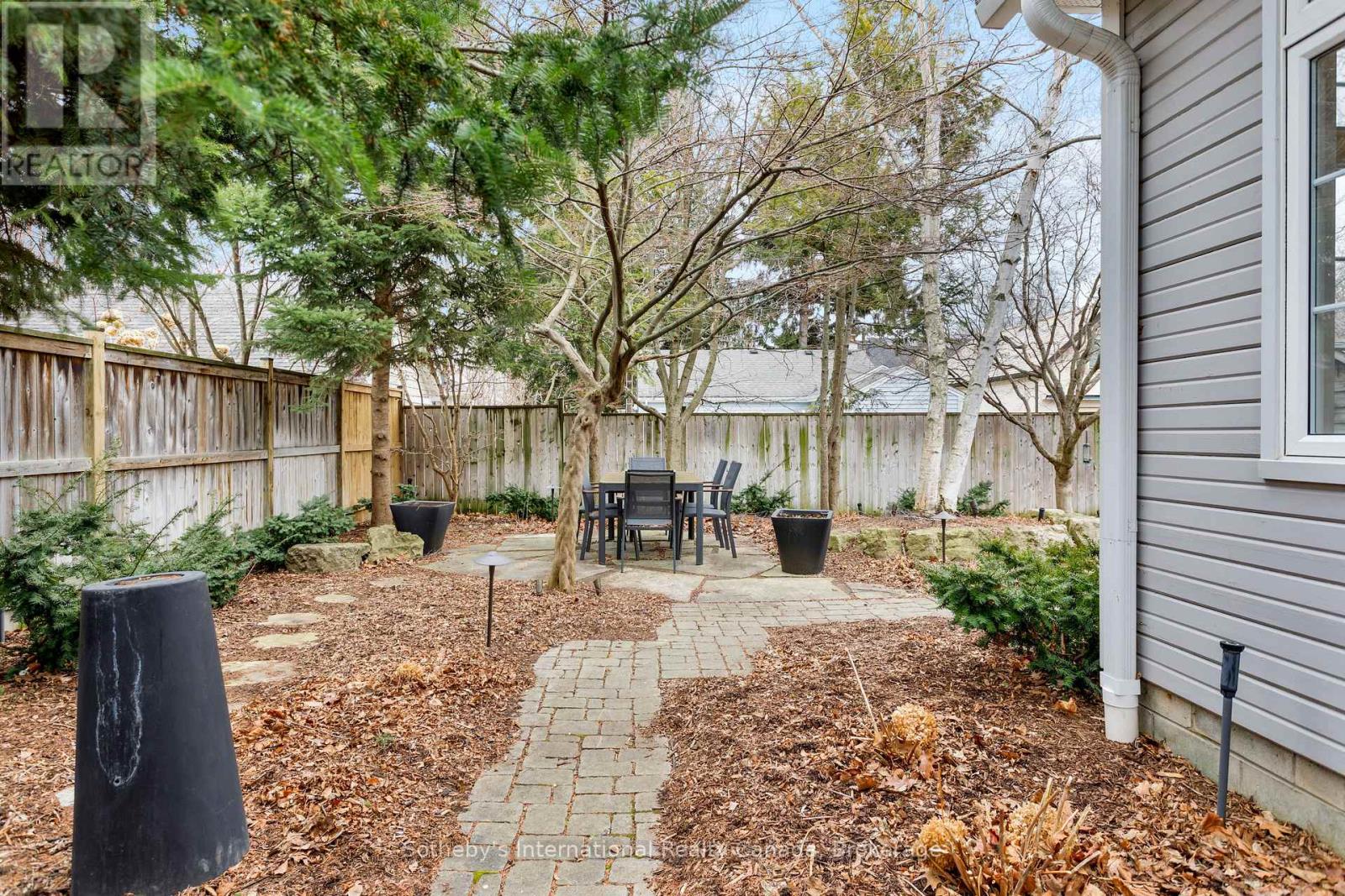 32 Anderson Street, Oakville (Co Central), Ontario  L6K 1A5 - Photo 20 - W12898434