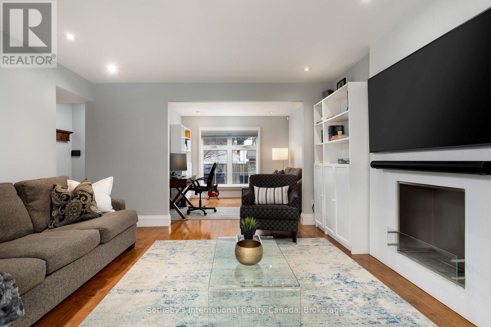 32 Anderson Street, Oakville (Co Central), Ontario  L6K 1A5 - Photo 5 - W12898434