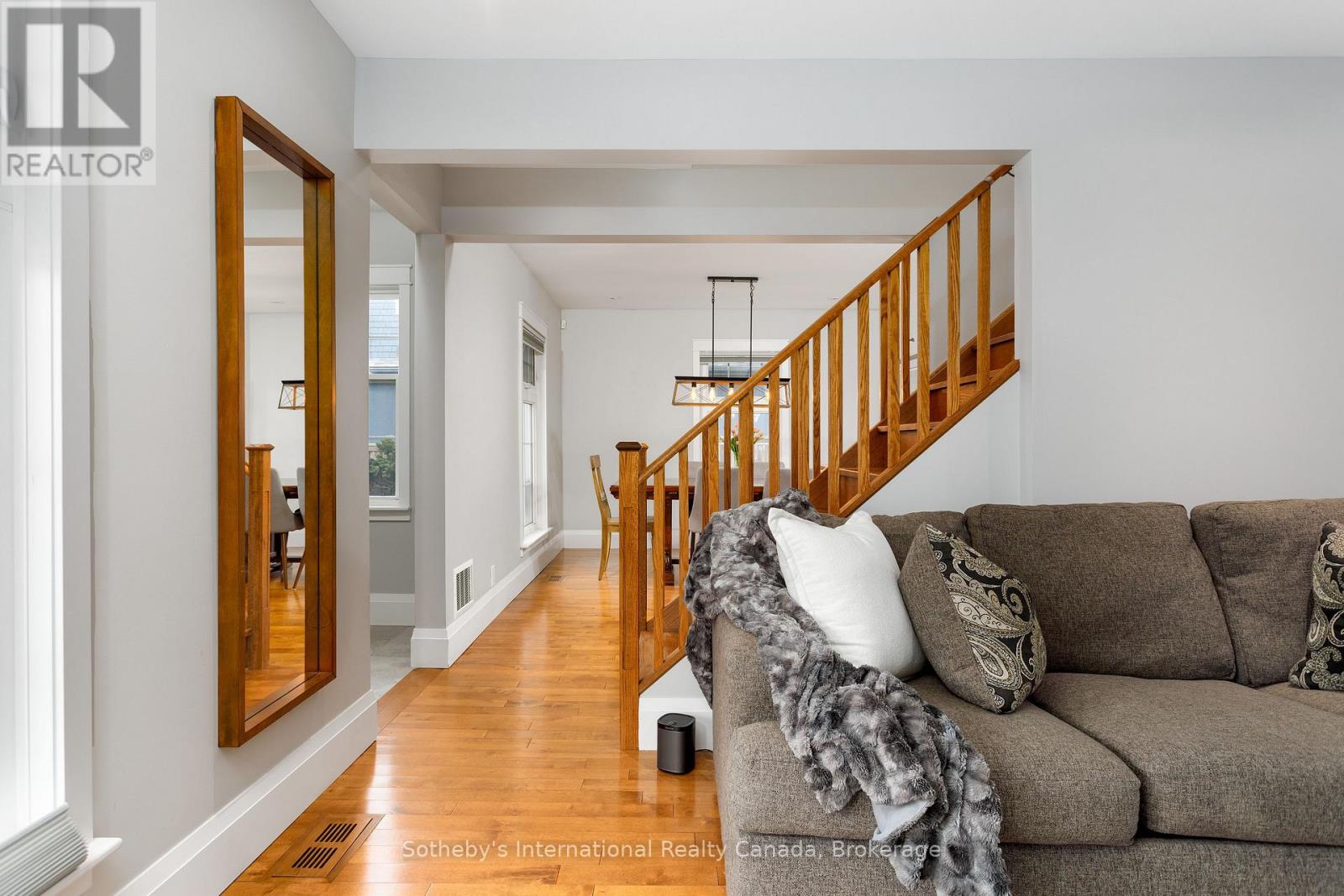 32 Anderson Street, Oakville (Co Central), Ontario  L6K 1A5 - Photo 9 - W12898434