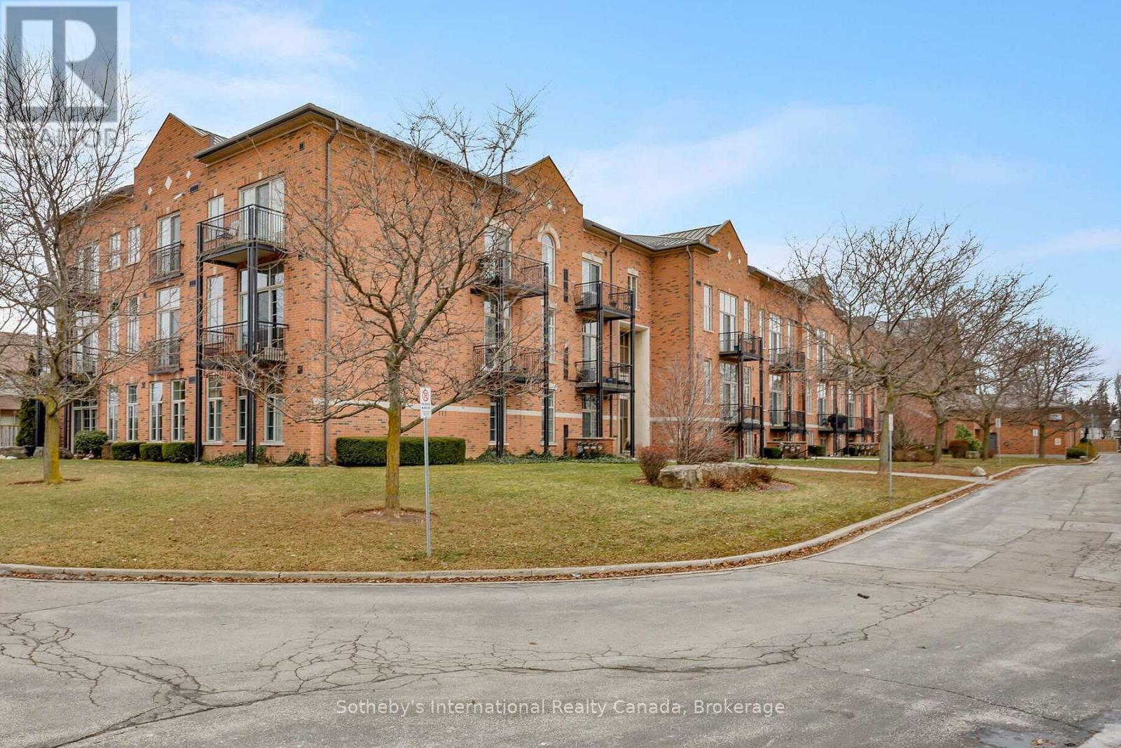 219 - 262 Dundas Street E, Hamilton (Waterdown), Ontario  L8B 1A9 - Photo 2 - X12898504