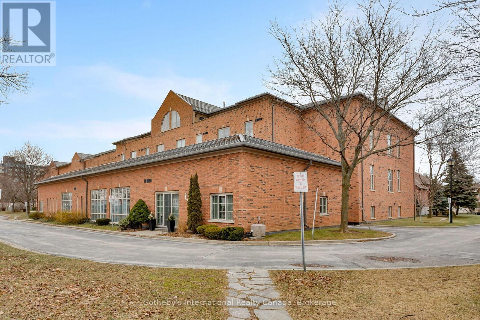 219 - 262 Dundas Street E, Hamilton (Waterdown), Ontario  L8B 1A9 - Photo 3 - X12898504