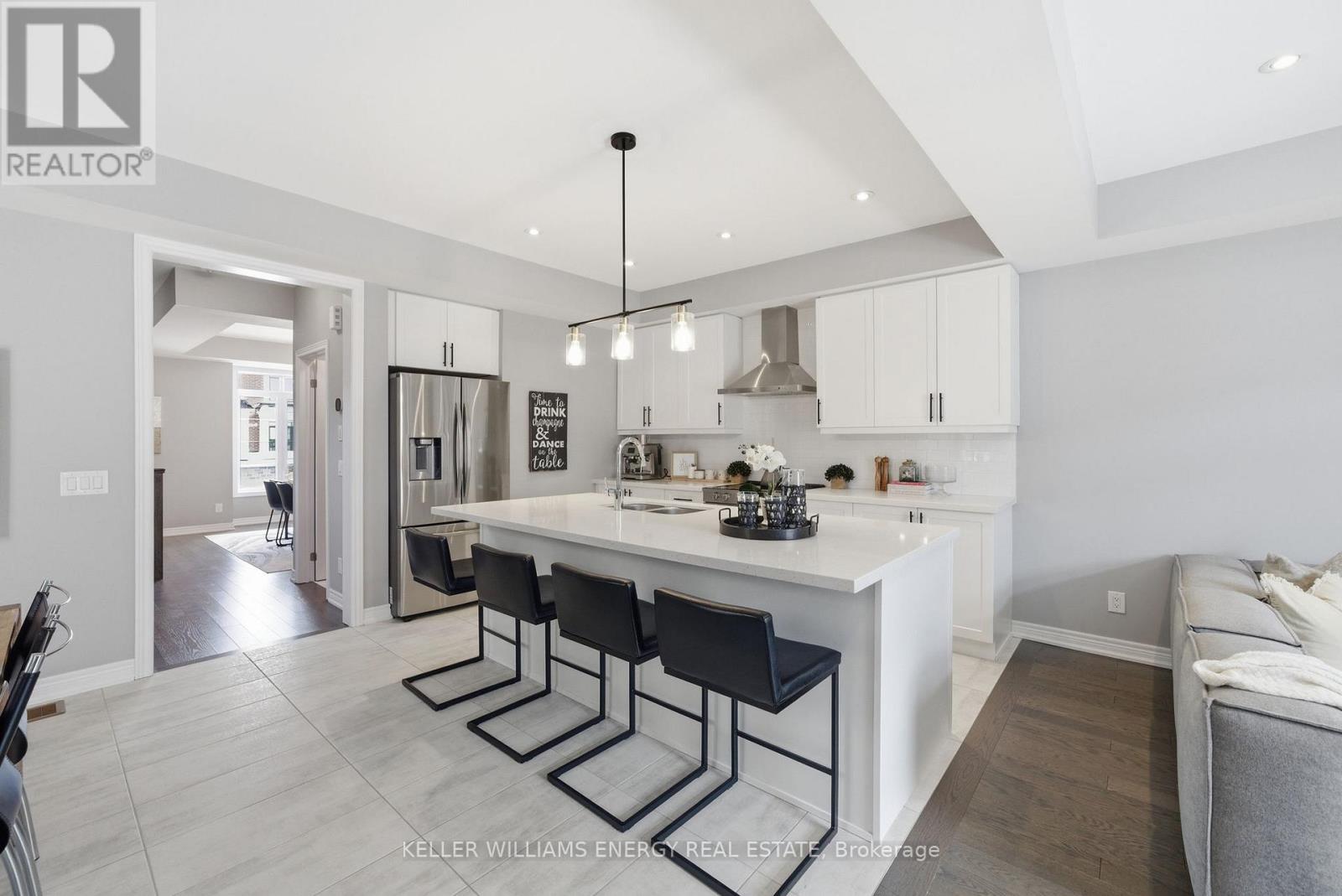 95 Dorian Drive, Whitby, Ontario  L1P 0C8 - Photo 4 - E12898472