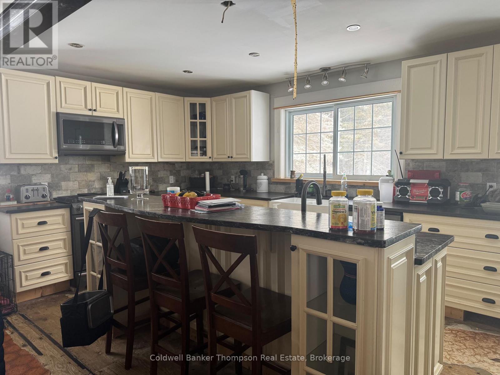 605 Sweezy Street, Powassan, Ontario  P0H 2L0 - Photo 2 - X12898496