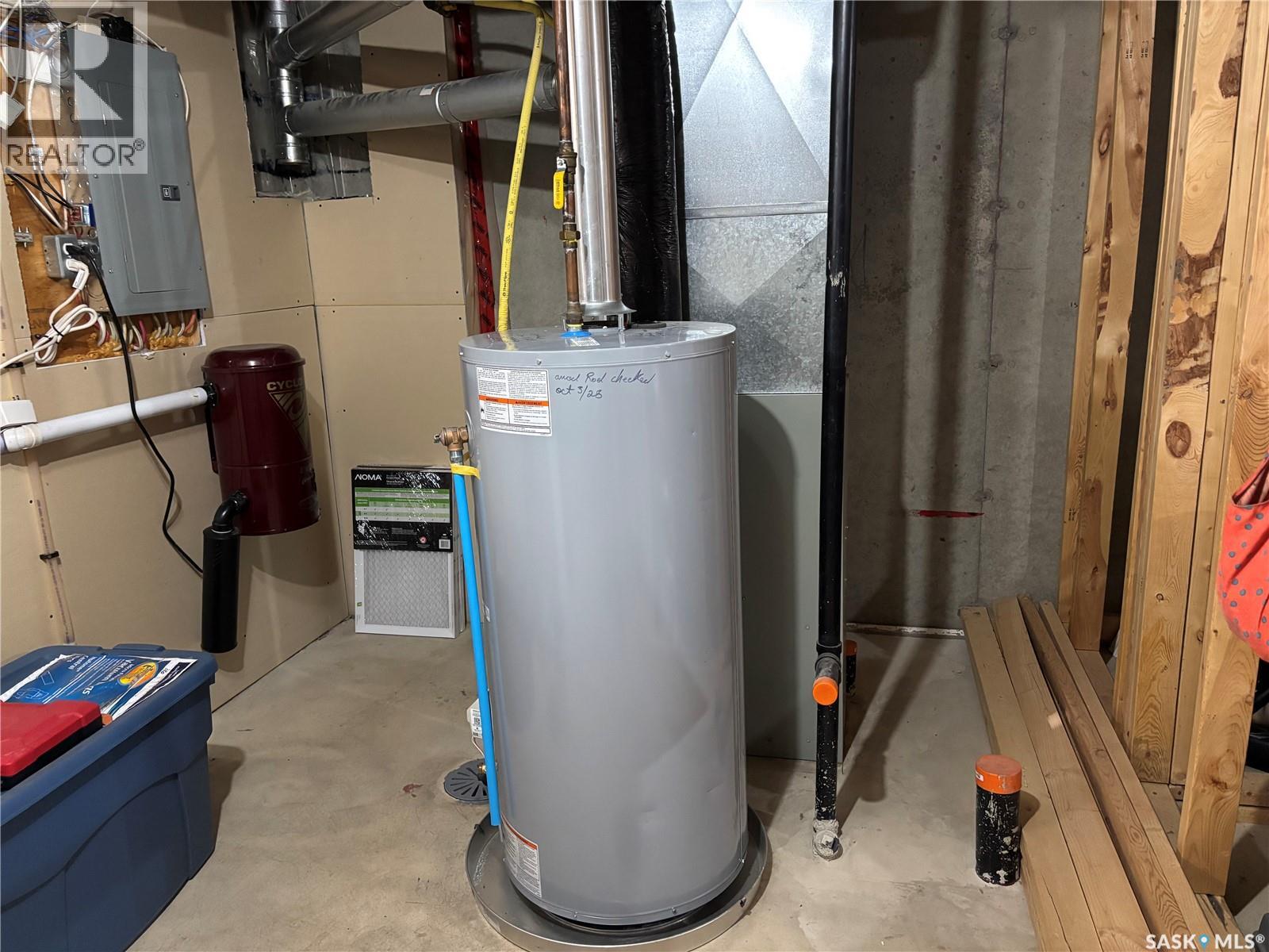 302 851 Chester Road, Moose Jaw, Saskatchewan  S6H 0A4 - Photo 37 - SK030191