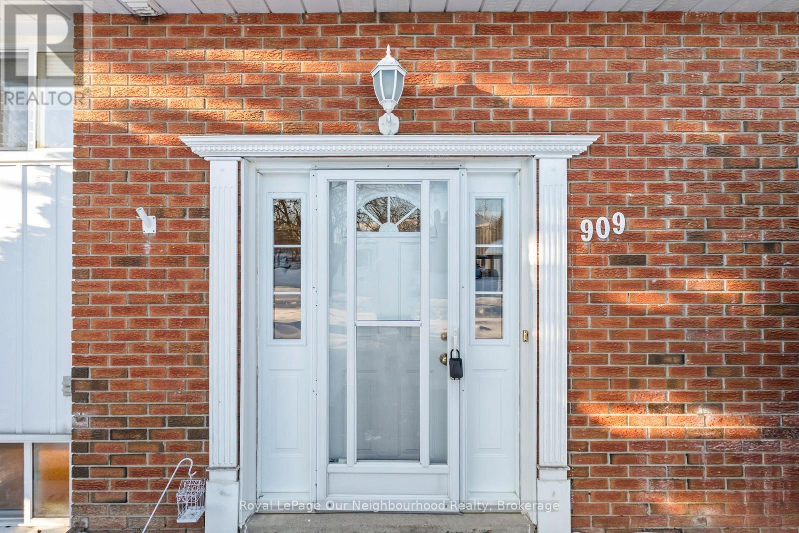 909 Whitefield Drive, Peterborough, Ontario  K9J 7W1 - Photo 6 - X12898546