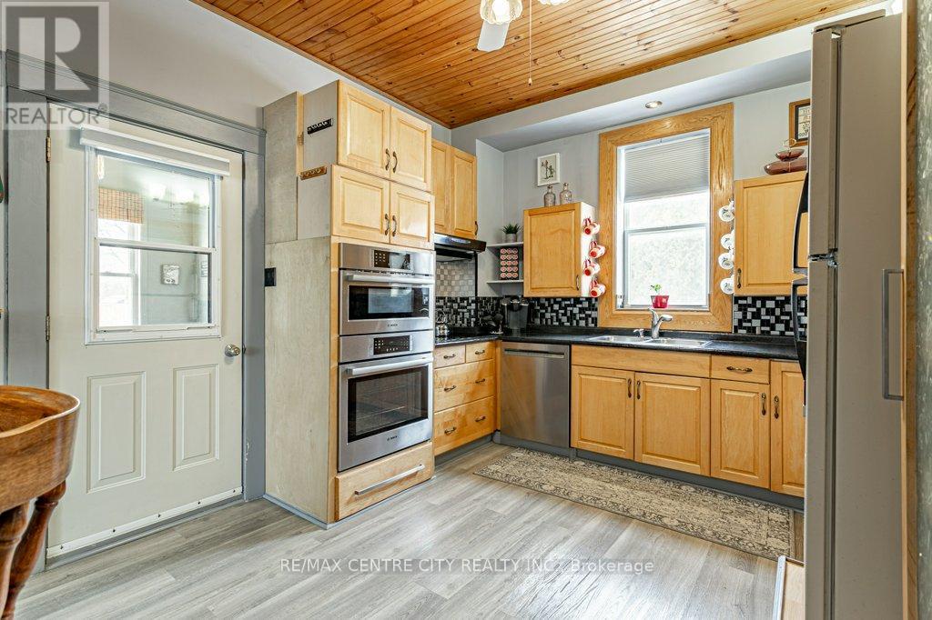 17 Church Street, Lambton Shores, Ontario  N0N 1J0 - Photo 16 - X12898480