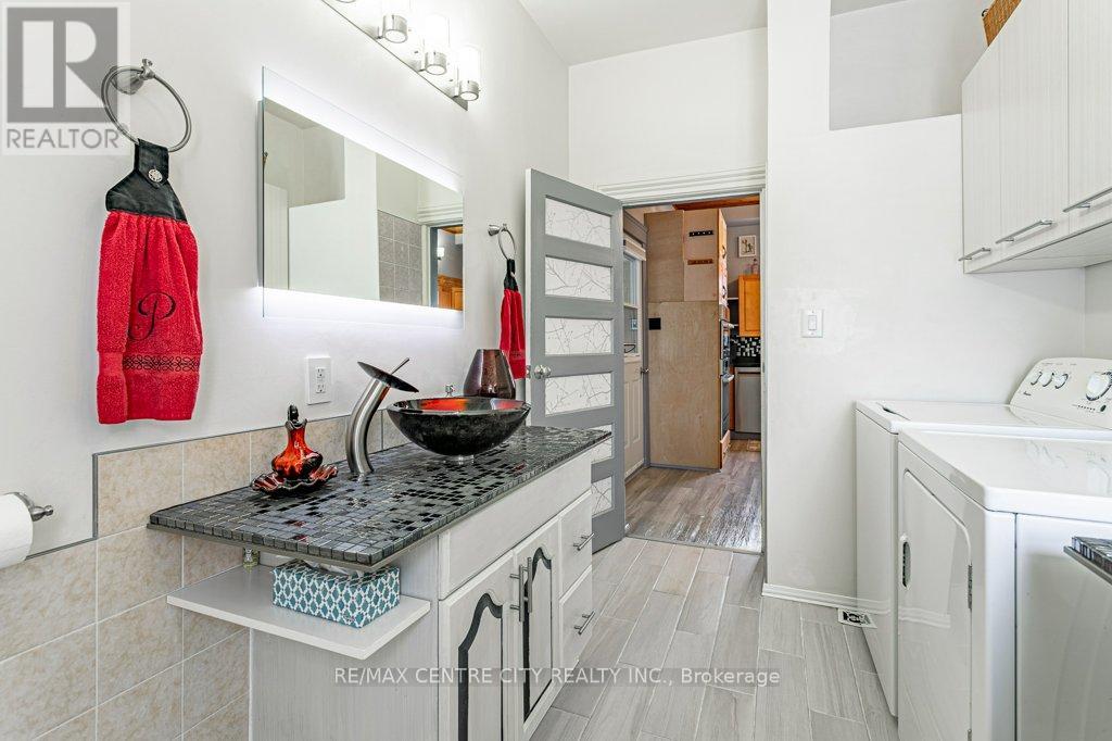 17 Church Street, Lambton Shores, Ontario  N0N 1J0 - Photo 20 - X12898480