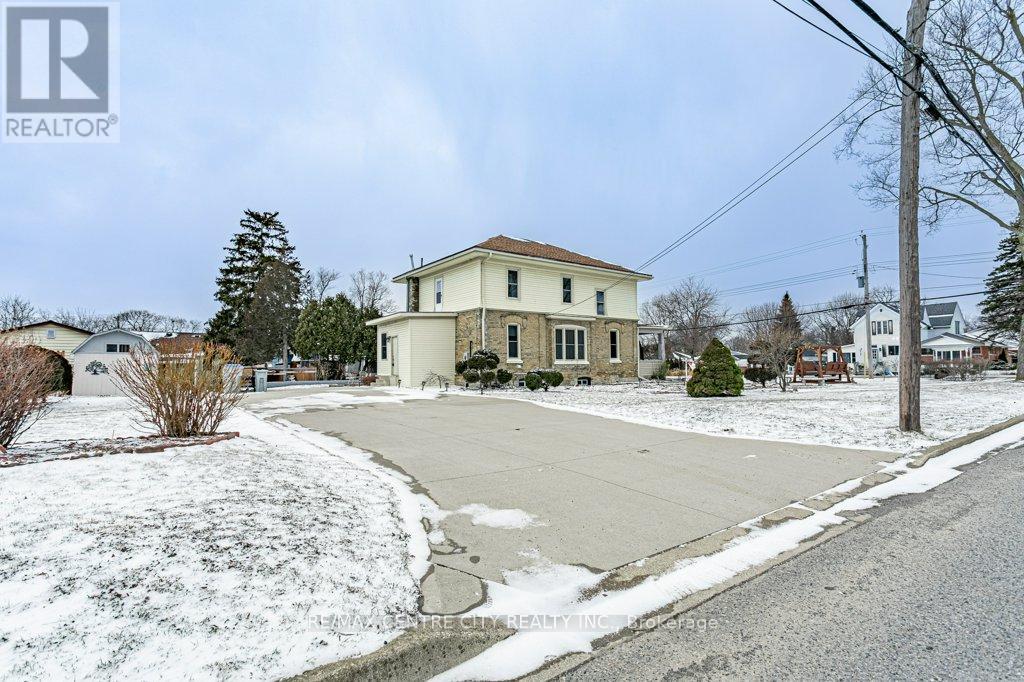 17 Church Street, Lambton Shores, Ontario  N0N 1J0 - Photo 5 - X12898480
