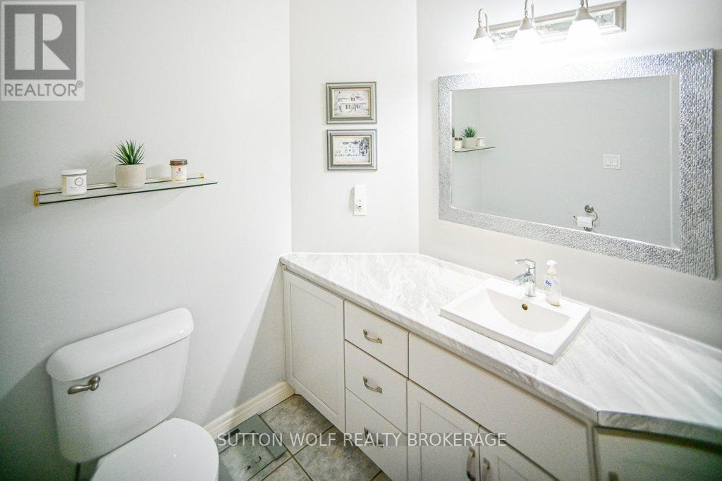 80 Ridge Street, Strathroy-Caradoc, Ontario  N7G 4K1 - Photo 12 - X12898536
