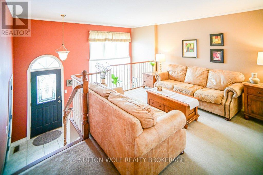 80 Ridge Street, Strathroy-Caradoc, Ontario  N7G 4K1 - Photo 2 - X12898536