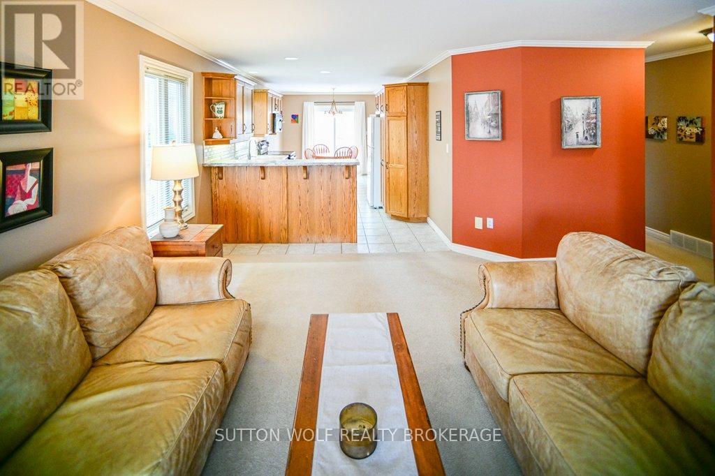 80 Ridge Street, Strathroy-Caradoc, Ontario  N7G 4K1 - Photo 4 - X12898536