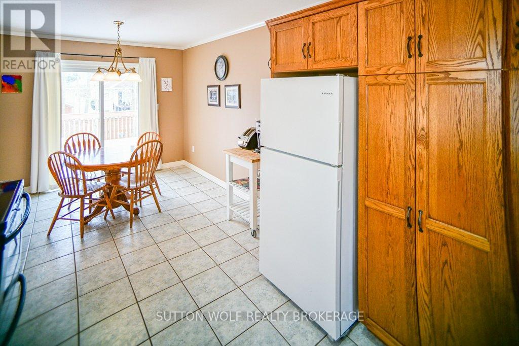 80 Ridge Street, Strathroy-Caradoc, Ontario  N7G 4K1 - Photo 6 - X12898536
