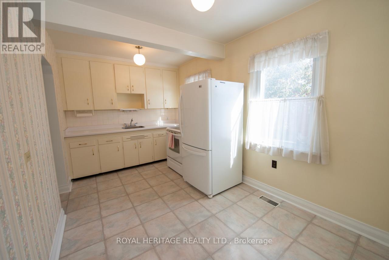 17 Kingswell Crescent, Toronto, Ontario  M1L 3E2 - Photo 12 - E12898464