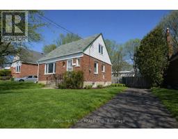 17 KINGSWELL CRESCENT, Toronto, Ontario