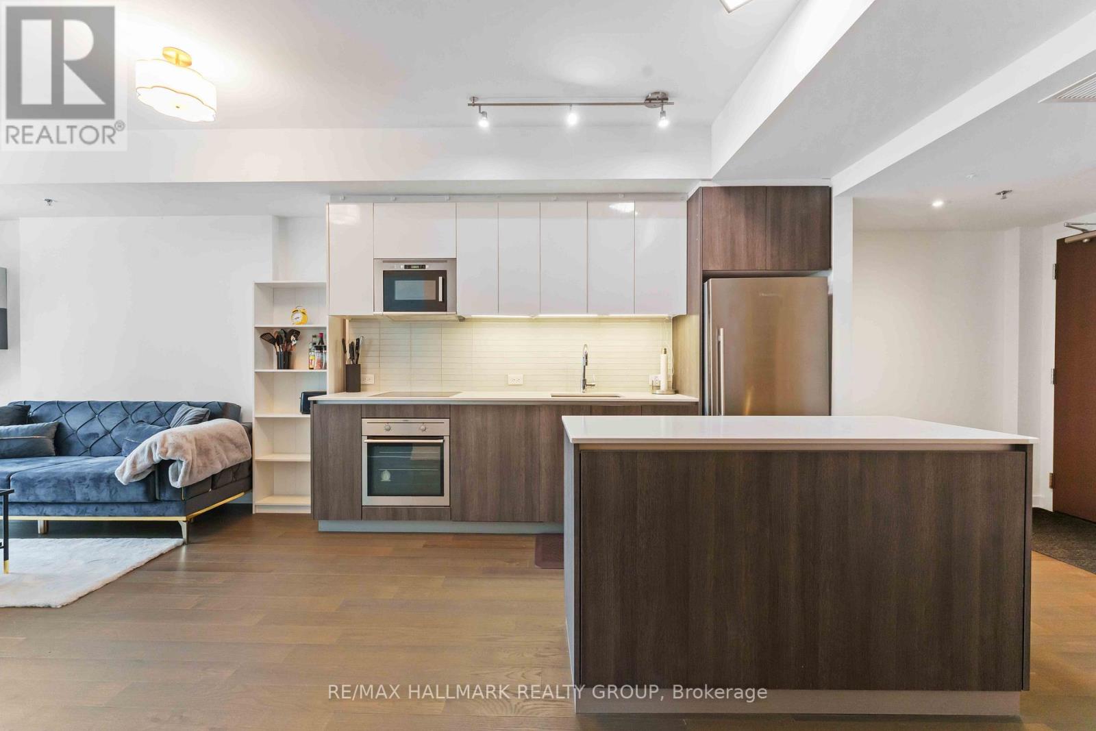 801 - 199 Slater Street, Ottawa, Ontario  K1P 0A6 - Photo 3 - X12898502