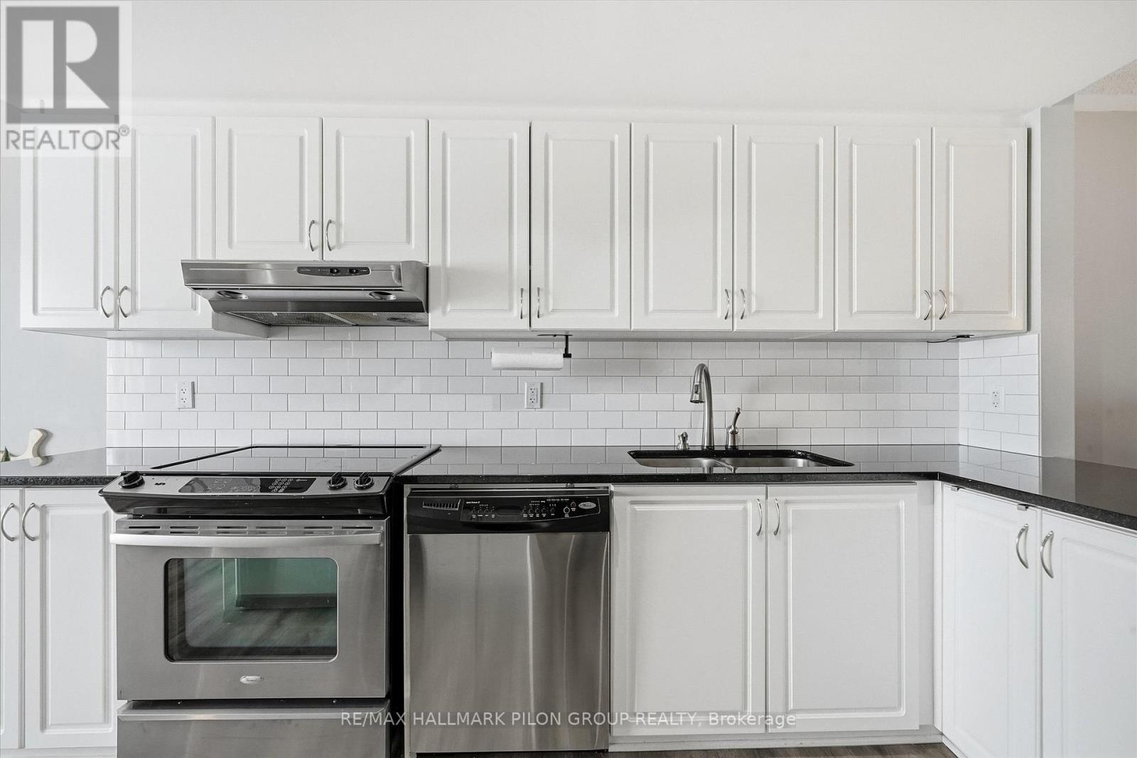 766 Lakeridge Drive, Ottawa, Ontario  K4A 0N3 - Photo 4 - X12898538