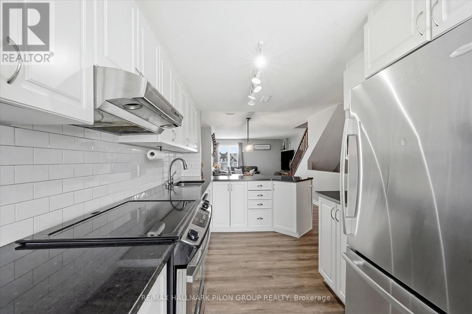 766 Lakeridge Drive, Ottawa, Ontario  K4A 0N3 - Photo 5 - X12898538