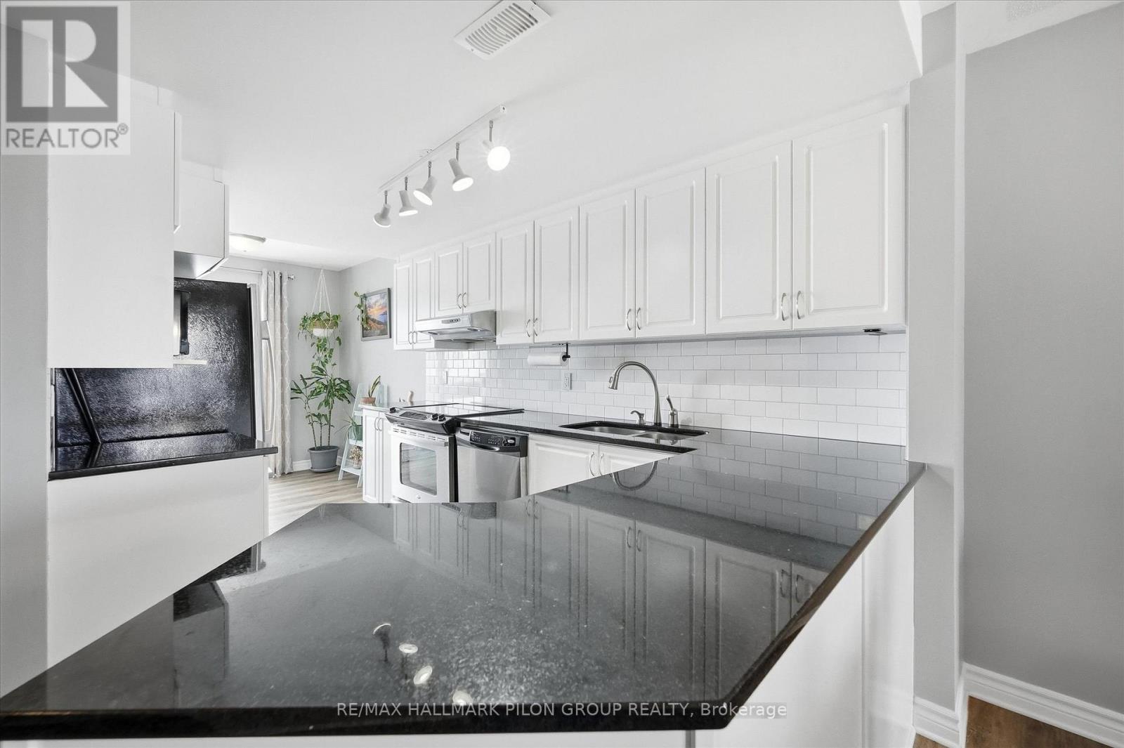 766 Lakeridge Drive, Ottawa, Ontario  K4A 0N3 - Photo 6 - X12898538