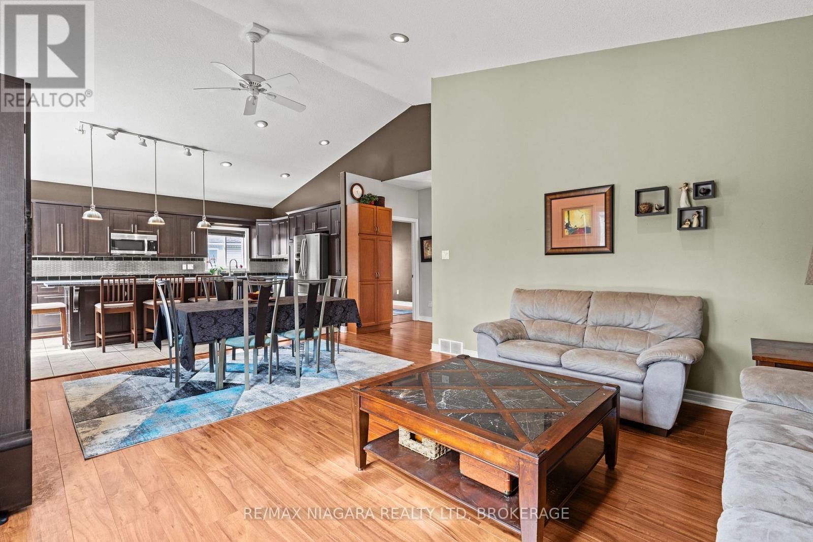 7852 Charnwood Avenue, Niagara Falls (Dorchester), Ontario  L2H 3E2 - Photo 16 - X12898526