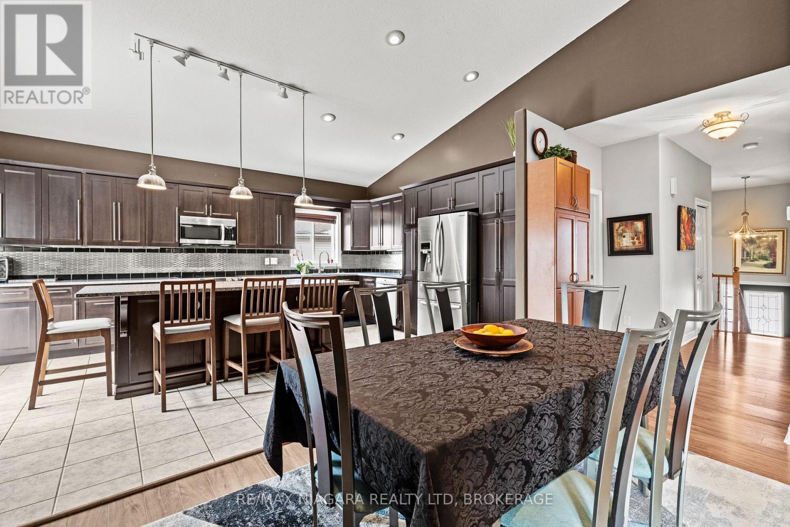 7852 Charnwood Avenue, Niagara Falls (Dorchester), Ontario  L2H 3E2 - Photo 19 - X12898526