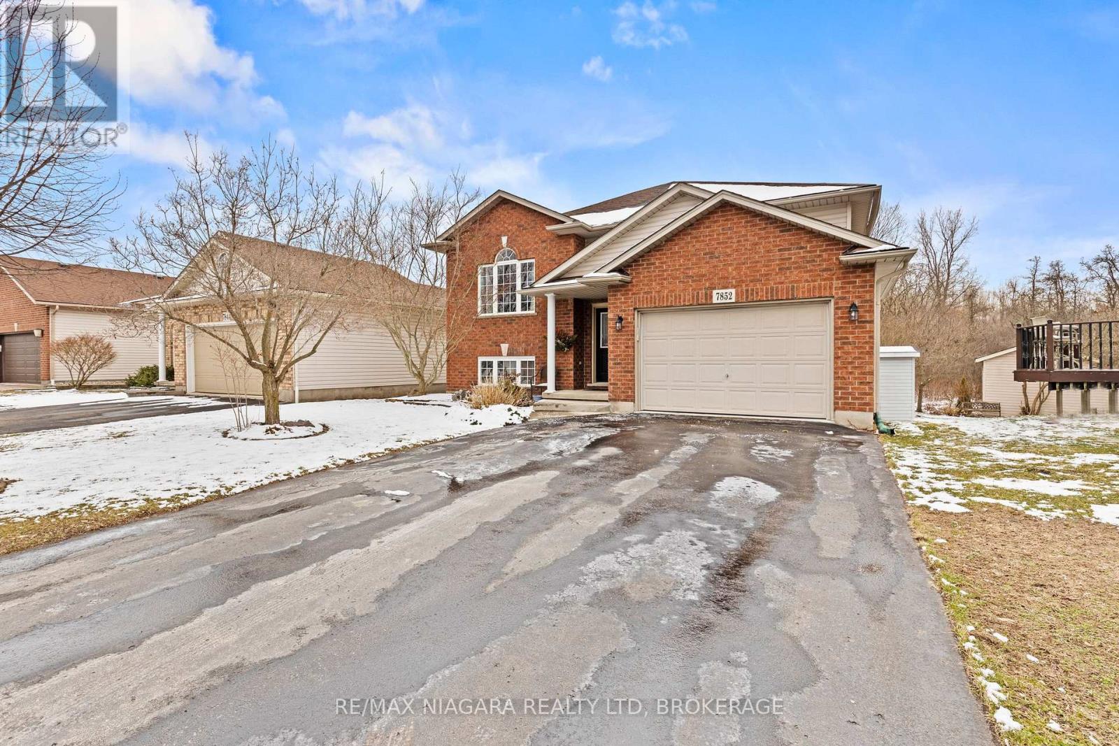 7852 Charnwood Avenue, Niagara Falls (Dorchester), Ontario  L2H 3E2 - Photo 5 - X12898526