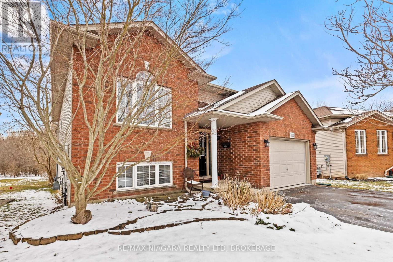 7852 Charnwood Avenue, Niagara Falls (Dorchester), Ontario  L2H 3E2 - Photo 7 - X12898526