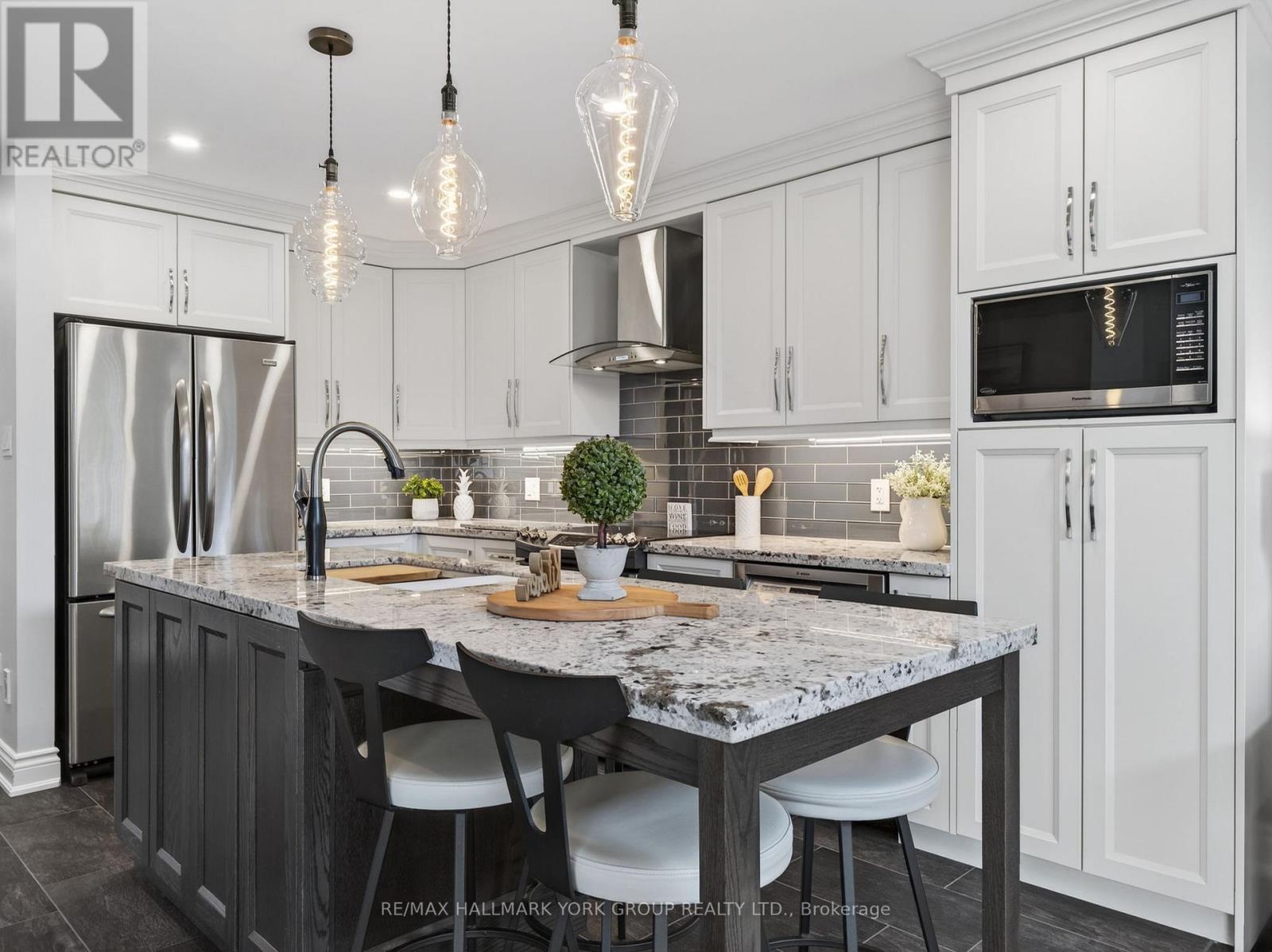 18 Rush Road, Aurora, Ontario  L4G 7G3 - Photo 17 - N12898444