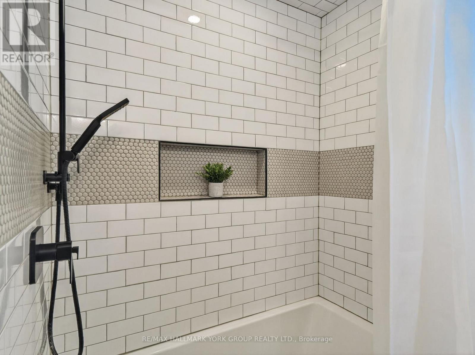 18 Rush Road, Aurora, Ontario  L4G 7G3 - Photo 39 - N12898444