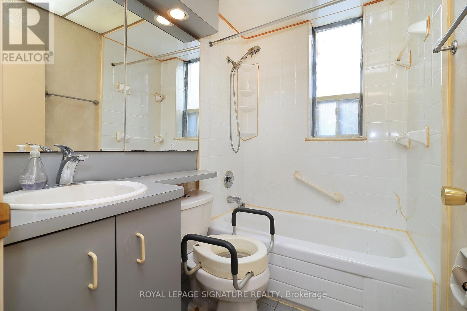 155 Three Valleys Drive, Toronto (Parkwoods-Donalda), Ontario  M3A 3C1 - Photo 10 - C12895530