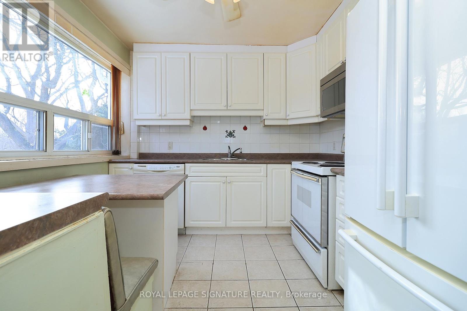 155 Three Valleys Drive, Toronto (Parkwoods-Donalda), Ontario  M3A 3C1 - Photo 12 - C12895530