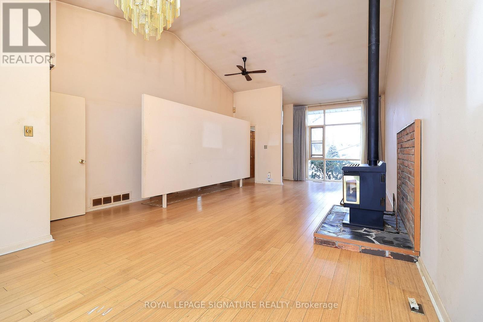 155 Three Valleys Drive, Toronto (Parkwoods-Donalda), Ontario  M3A 3C1 - Photo 4 - C12895530